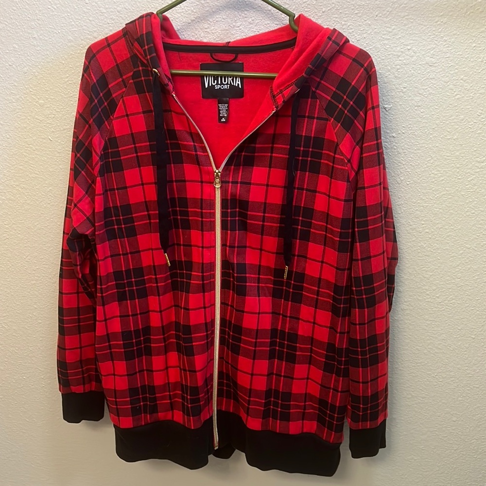 Victoria Sport Full-zip hoodie. Size Medium